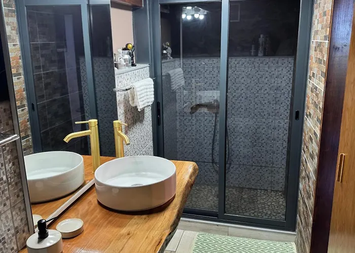 Chata Victoria Tiny Stone House *