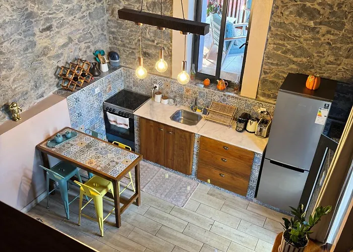 Victoria Tiny Stone House Chata