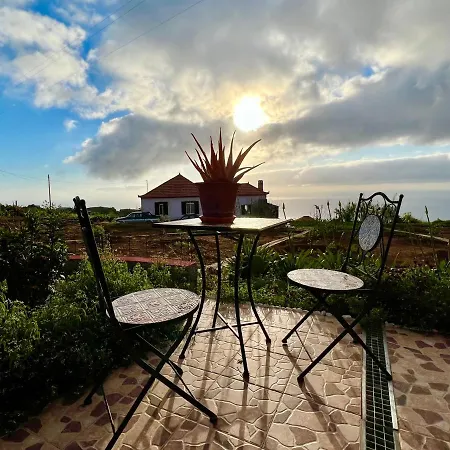 Victoria Tiny Stone House * Ponta do Pargo