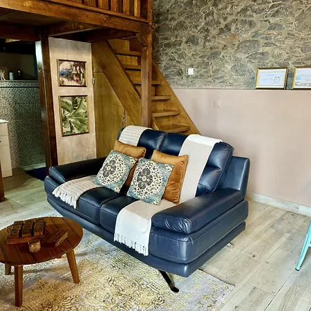 Victoria Tiny Stone House Gerendaház