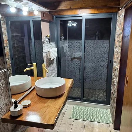 Lodge Victoria Tiny Stone House *
