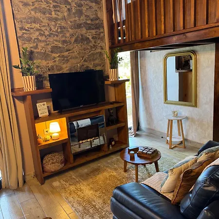 Victoria Tiny Stone House Jaktstuga