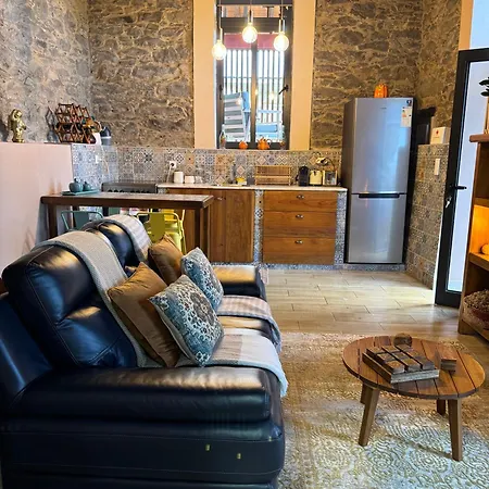 Domek letniskowy Victoria Tiny Stone House