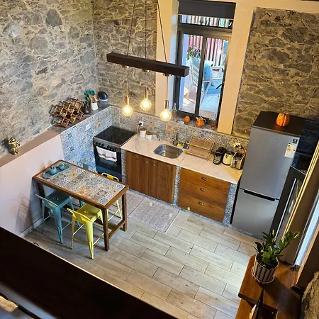 Victoria Tiny Stone House Jaktstuga