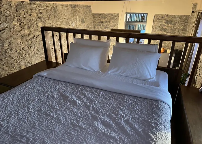 Victoria Tiny Stone House * 蓬塔杜帕戈