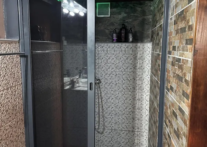 Victoria Tiny Stone House Lodge