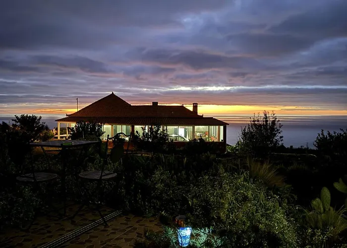 Victoria Tiny Stone House * Ponta do Pargo