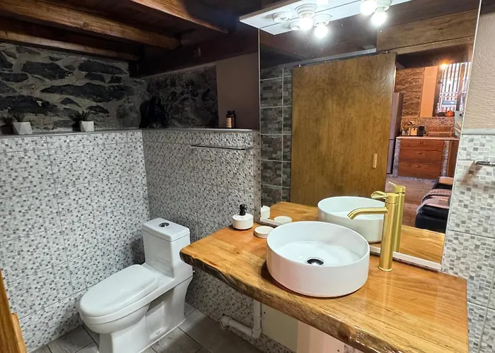 Victoria Tiny Stone House 山林小屋 蓬塔杜帕戈