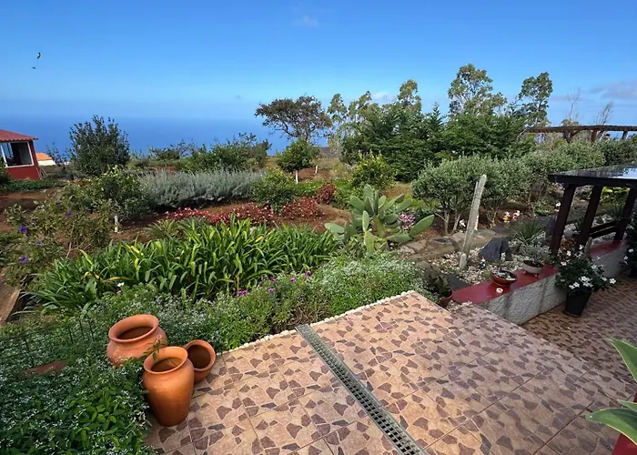 Victoria Tiny Stone House Lodge