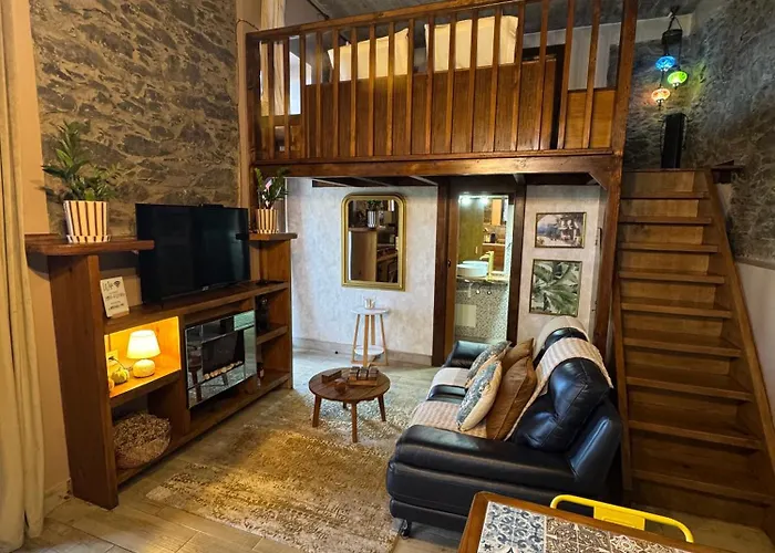 Victoria Tiny Stone House * 蓬塔杜帕戈