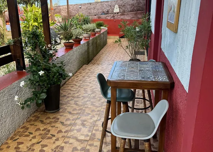 Victoria Tiny Stone House Lodge